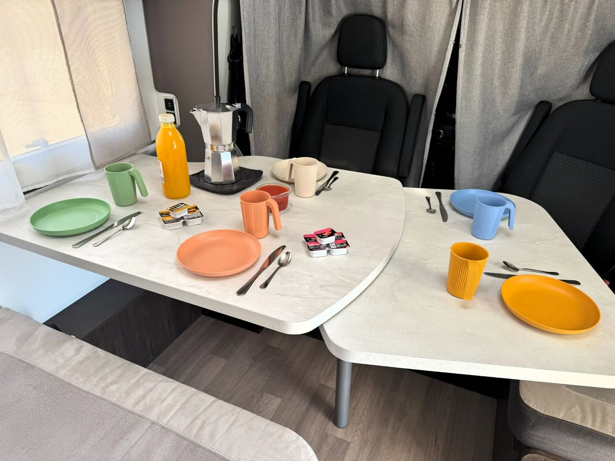 alquiler-autocaravanas-madrid-gran-salon-calidad